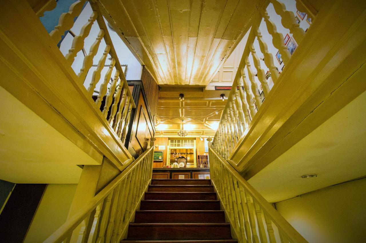 Palace De 3*